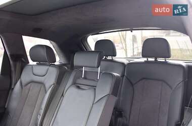 Позашляховик / Кросовер Audi Q7 2016 в 