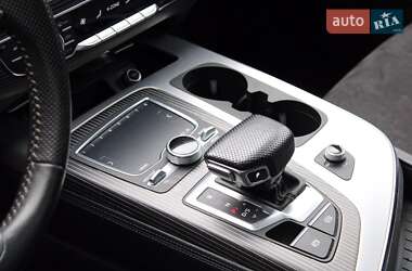 Позашляховик / Кросовер Audi Q7 2016 в 