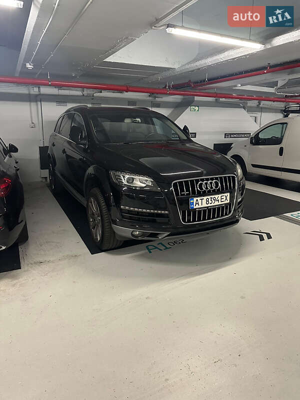 Позашляховик / Кросовер Audi Q7 2011 в 