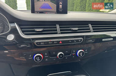 Позашляховик / Кросовер Audi Q7 2017 в 