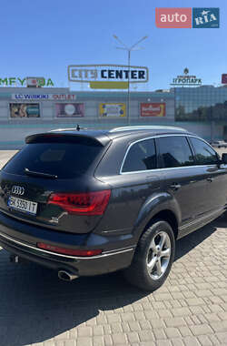 Позашляховик / Кросовер Audi Q7 2015 в 