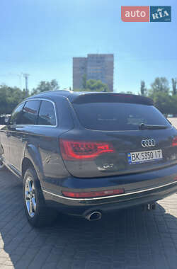 Позашляховик / Кросовер Audi Q7 2015 в 