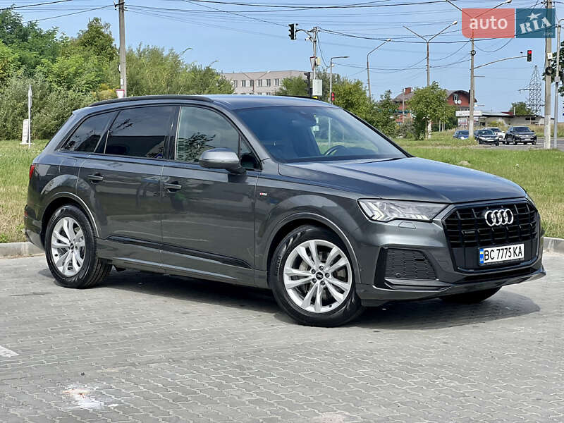 Позашляховик / Кросовер Audi Q7 2021 в 