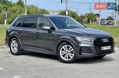 Позашляховик / Кросовер Audi Q7 2021 в 