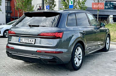 Позашляховик / Кросовер Audi Q7 2021 в 