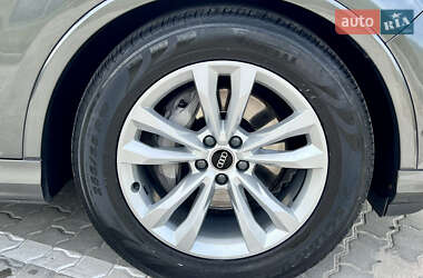 Позашляховик / Кросовер Audi Q7 2021 в 
