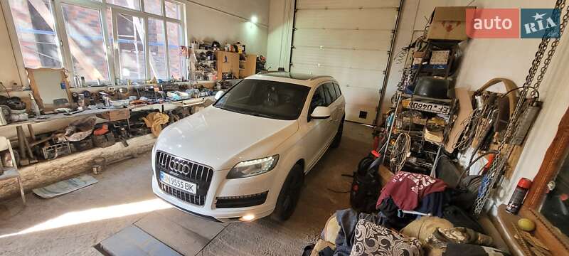 Внедорожник / Кроссовер Audi Q7 2013 в Сумах