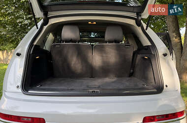 Позашляховик / Кросовер Audi Q7 2012 в 