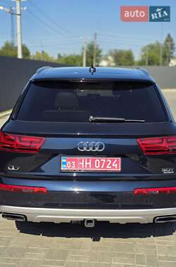 Внедорожник / Кроссовер Audi Q7 2016 в 