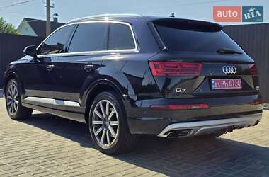 Внедорожник / Кроссовер Audi Q7 2016 в 
