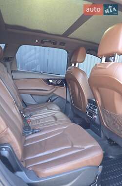 Внедорожник / Кроссовер Audi Q7 2016 в 
