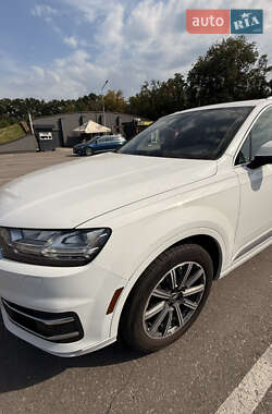 Внедорожник / Кроссовер Audi Q7 2017 в 