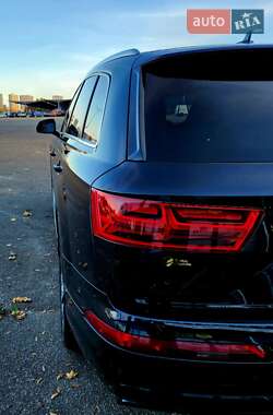 Внедорожник / Кроссовер Audi Q7 2017 в 