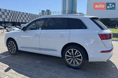 Позашляховик / Кросовер Audi Q7 2016 в 