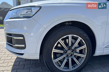 Позашляховик / Кросовер Audi Q7 2016 в 