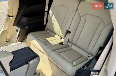 Позашляховик / Кросовер Audi Q7 2016 в 