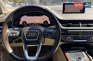 Позашляховик / Кросовер Audi Q7 2016 в 