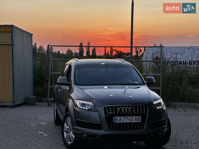 Внедорожник / Кроссовер Audi Q7 2011 в Вишневом