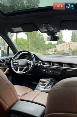 Позашляховик / Кросовер Audi Q7 2018 в 