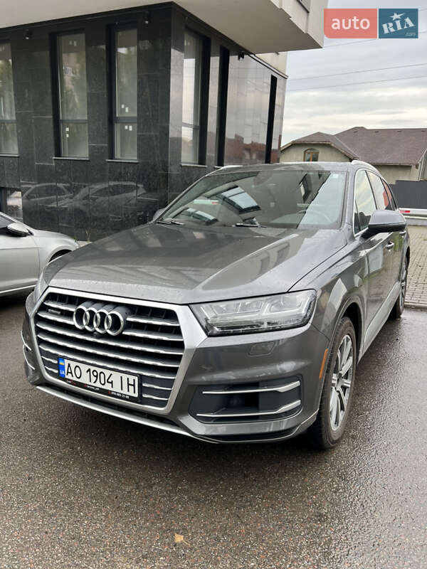 Позашляховик / Кросовер Audi Q7 2018 в 