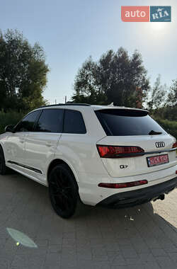 Позашляховик / Кросовер Audi Q7 2020 в 