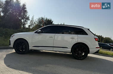 Позашляховик / Кросовер Audi Q7 2020 в 