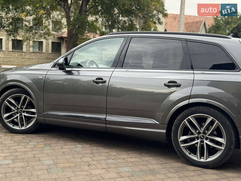 Внедорожник / Кроссовер Audi Q7 2018 в Яремче