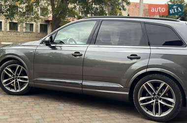 Внедорожник / Кроссовер Audi Q7 2018 в 