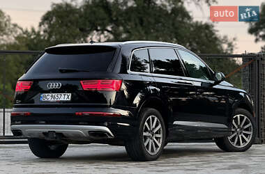 Позашляховик / Кросовер Audi Q7 2018 в 