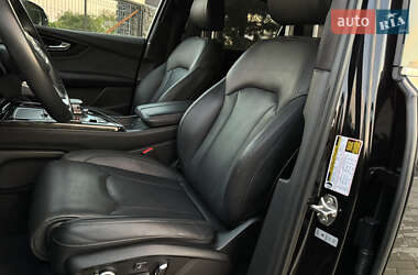 Позашляховик / Кросовер Audi Q7 2018 в 