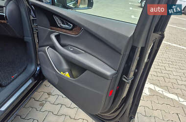 Внедорожник / Кроссовер Audi Q7 2015 в 