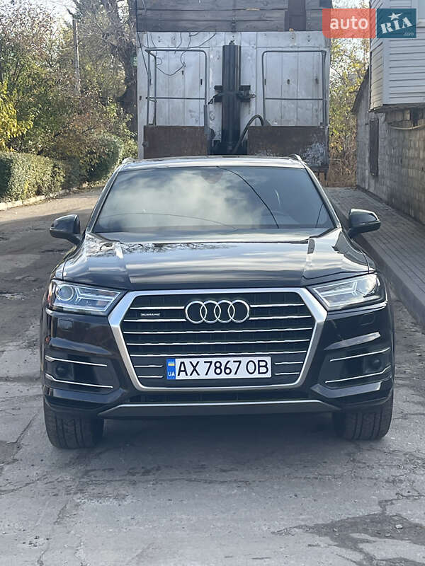 Внедорожник / Кроссовер Audi Q7 2016 в 