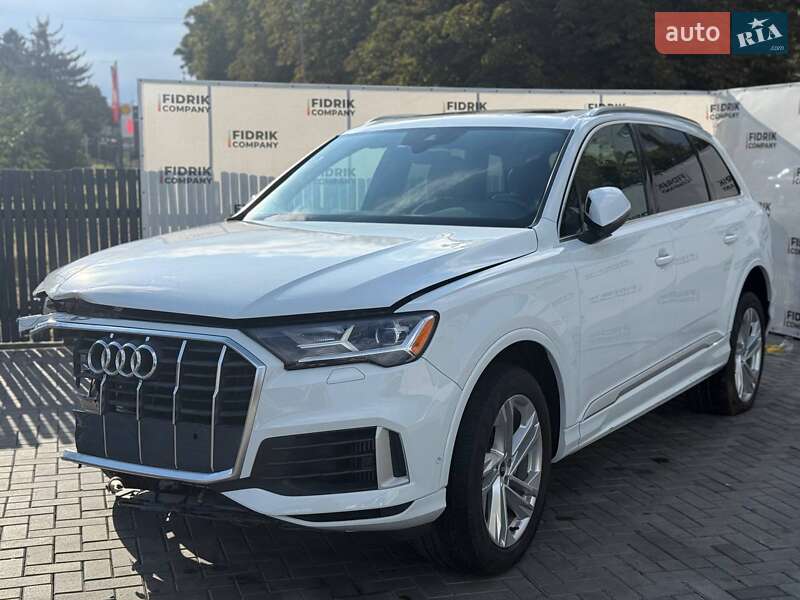 Внедорожник / Кроссовер Audi Q7 2021 в 