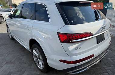 Внедорожник / Кроссовер Audi Q7 2021 в 