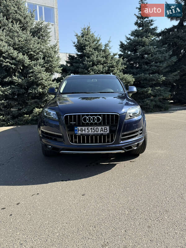Позашляховик / Кросовер Audi Q7 2013 в 