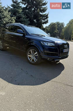 Позашляховик / Кросовер Audi Q7 2013 в 