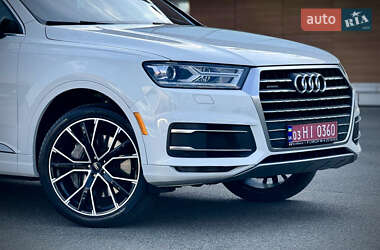 Позашляховик / Кросовер Audi Q7 2017 в 