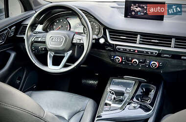Позашляховик / Кросовер Audi Q7 2017 в 