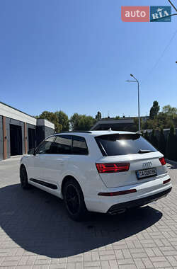 Внедорожник / Кроссовер Audi Q7 2017 в 