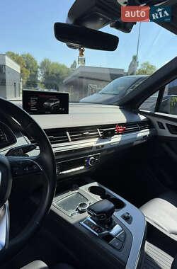 Внедорожник / Кроссовер Audi Q7 2017 в 