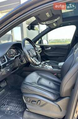 Позашляховик / Кросовер Audi Q7 2017 в 