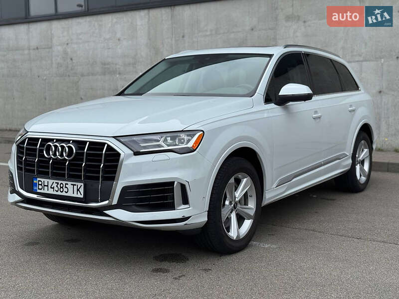 Позашляховик / Кросовер Audi Q7 2022 в 