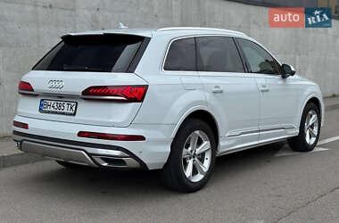 Позашляховик / Кросовер Audi Q7 2022 в 