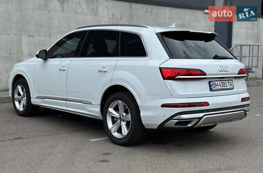 Позашляховик / Кросовер Audi Q7 2022 в 