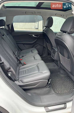 Позашляховик / Кросовер Audi Q7 2022 в 