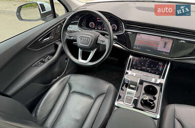 Позашляховик / Кросовер Audi Q7 2022 в 