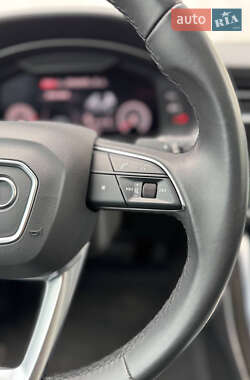Позашляховик / Кросовер Audi Q7 2022 в 