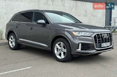 Позашляховик / Кросовер Audi Q7 2020 в 
