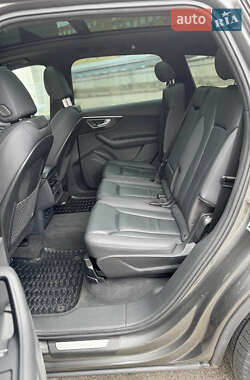 Позашляховик / Кросовер Audi Q7 2020 в 