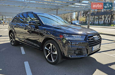 Внедорожник / Кроссовер Audi Q7 2018 в 